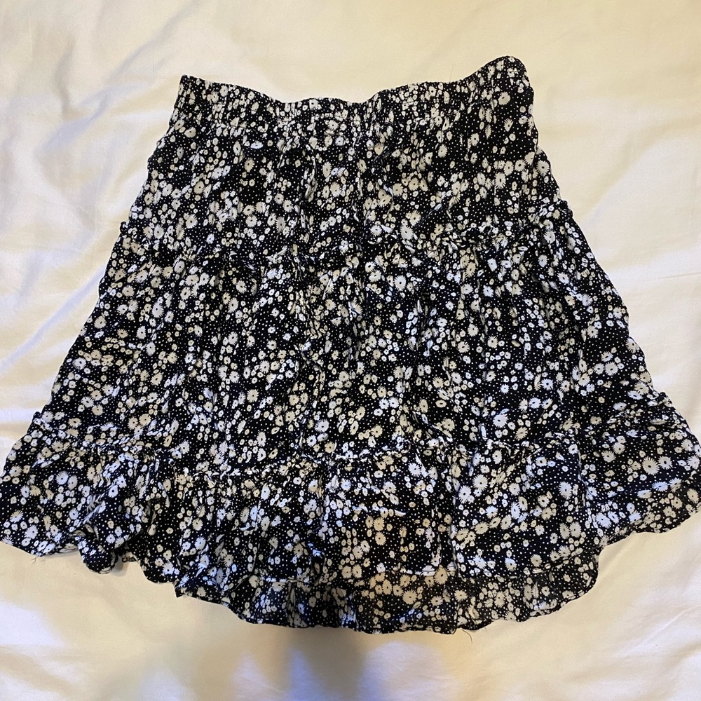 Floral skirt, size small, black and white flowers, pleated.